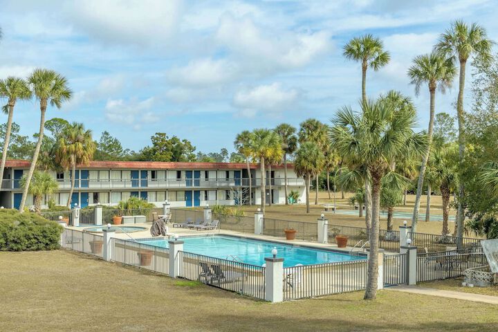 Pool Hotel