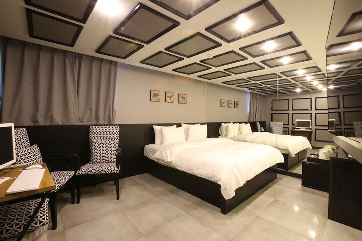 Room 13 of 51