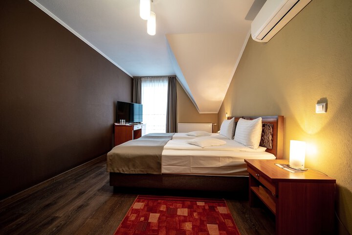 Room 3 of 34