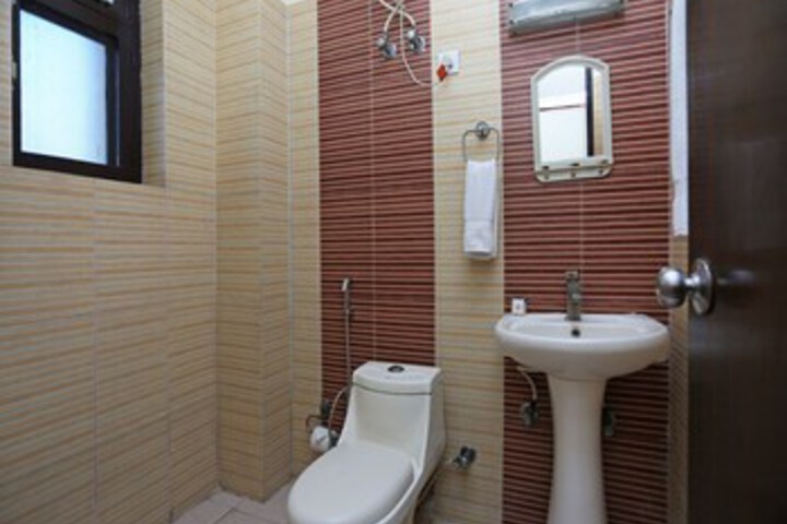 Room 4 of 25