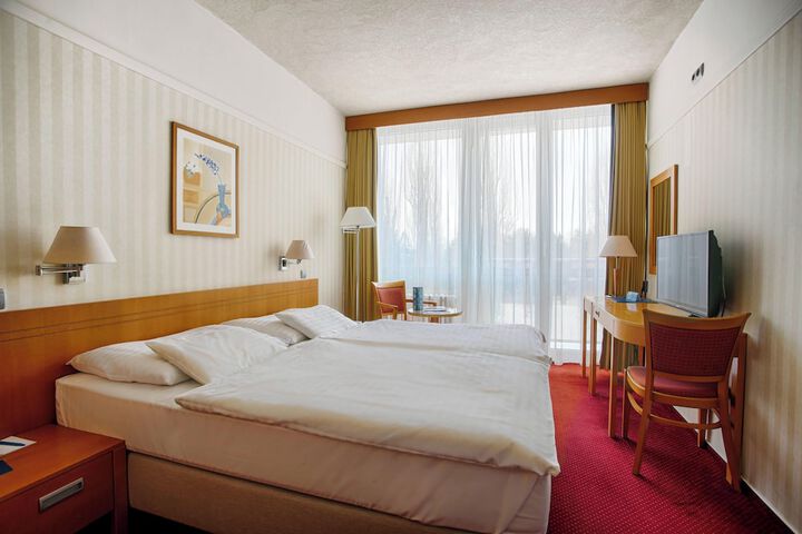Room 4 of 69