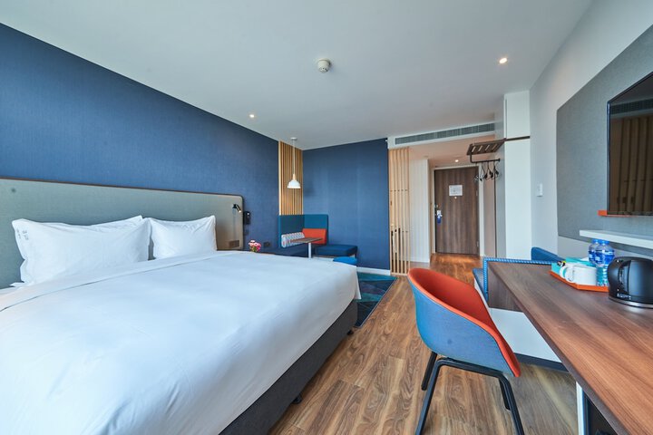 Room 3 of 20