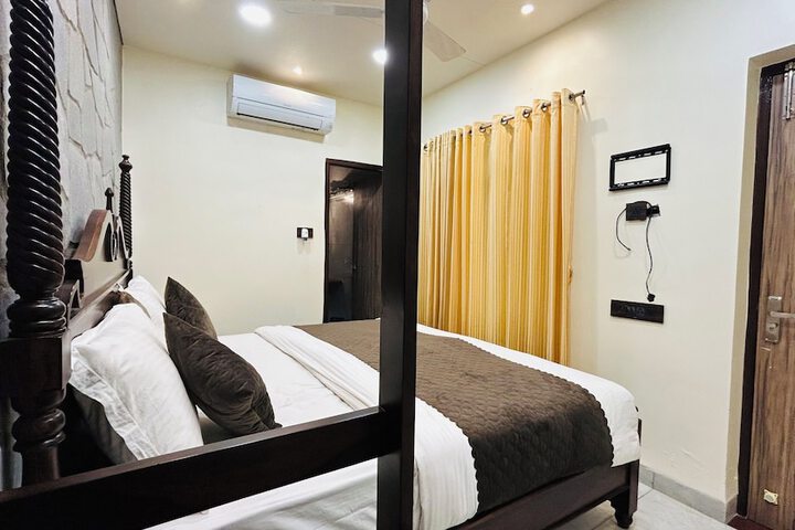 Room 42 of 77
