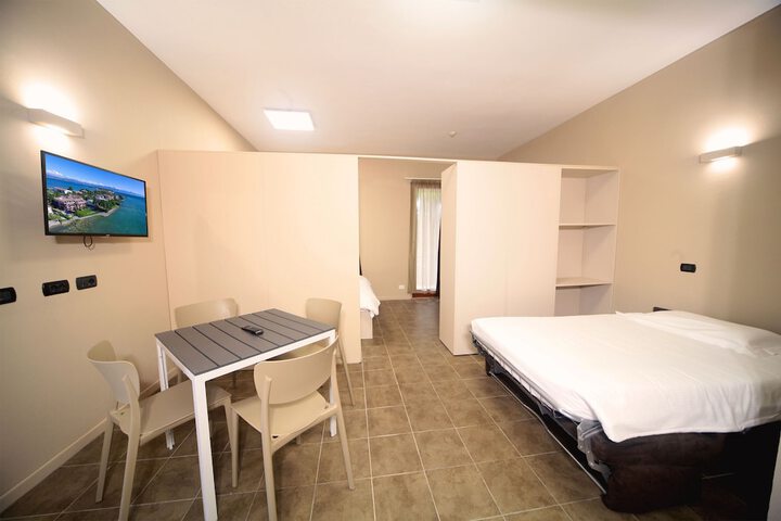 Room 9 of 30