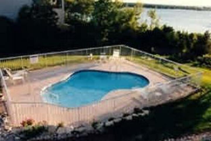 Bay Point Inn