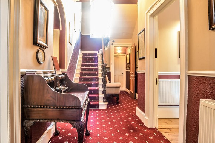 Entrance & Lobby