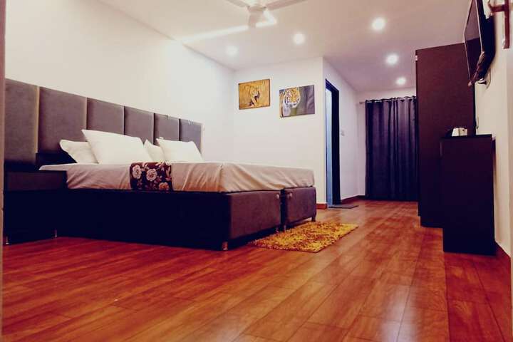 Room 7 of 94
