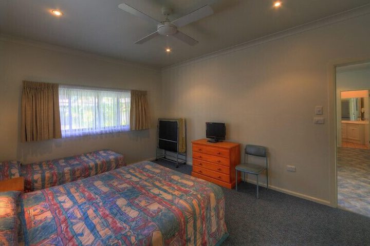 Room 7 of 33