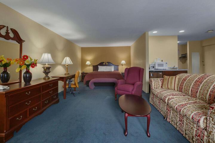 2 Queen Beds (3 of 5)