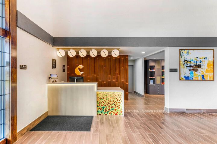 Entrance & Lobby