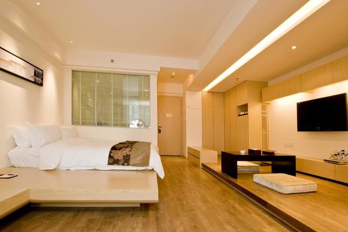 Room 7 of 166
