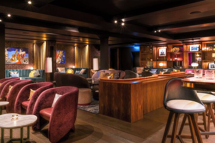 Lounge 99 of 108