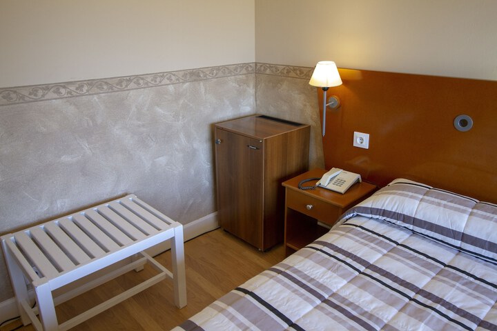 Room 9 of 40