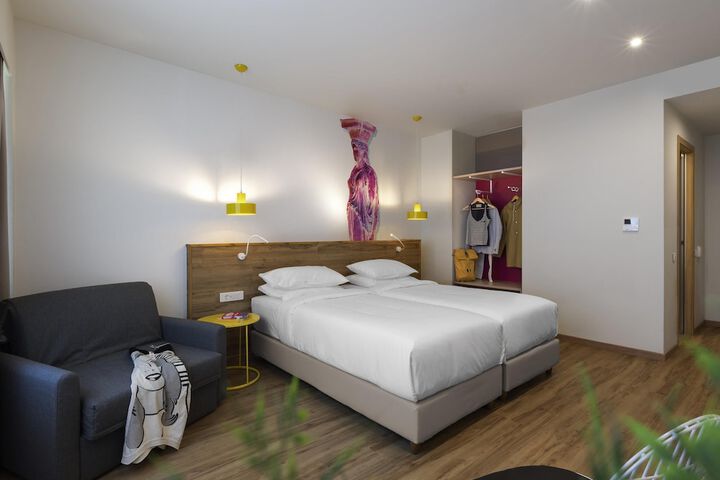 Room 16 of 88