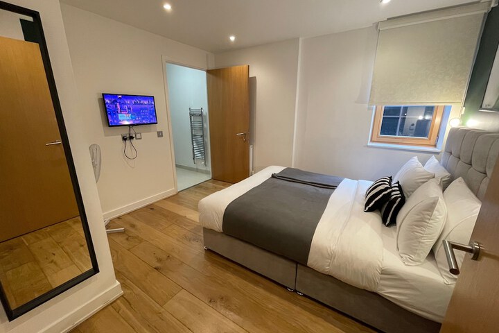 Room 52 of 296