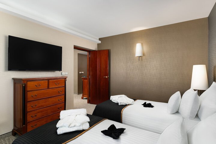 Room 9 of 47