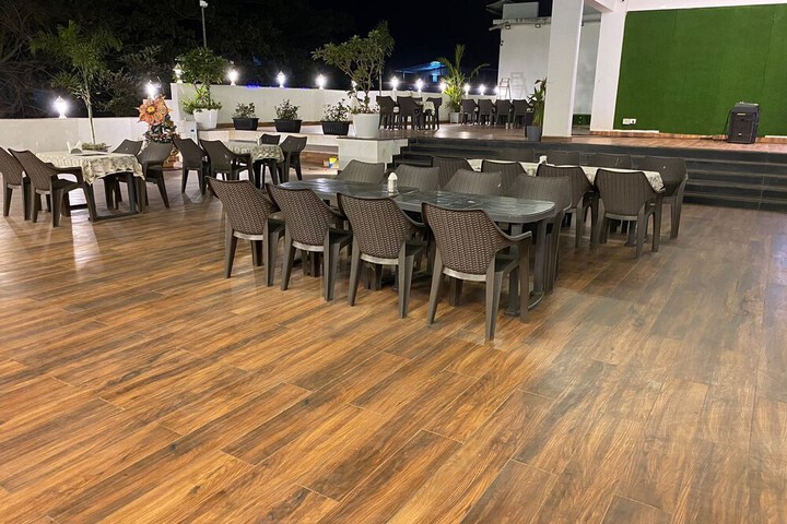 Dining 8 of 10