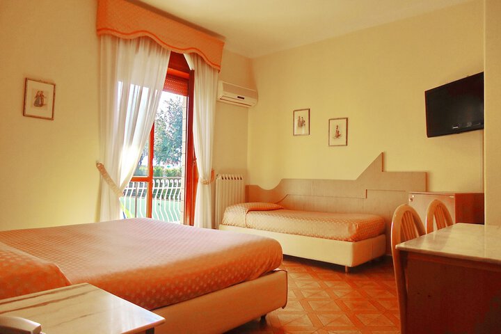 Room 5 of 44