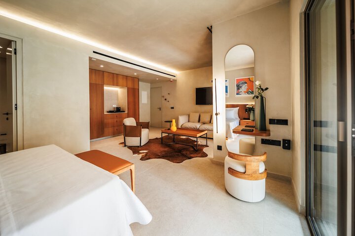 Room 28 of 144