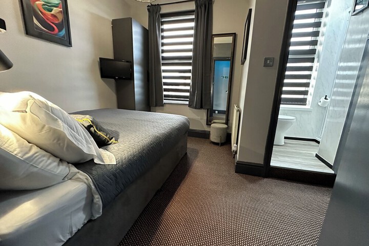 Room 10 of 31