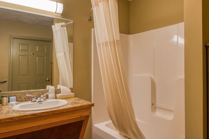 Superior King Lakeside with Shared Balcony (12 of 64)