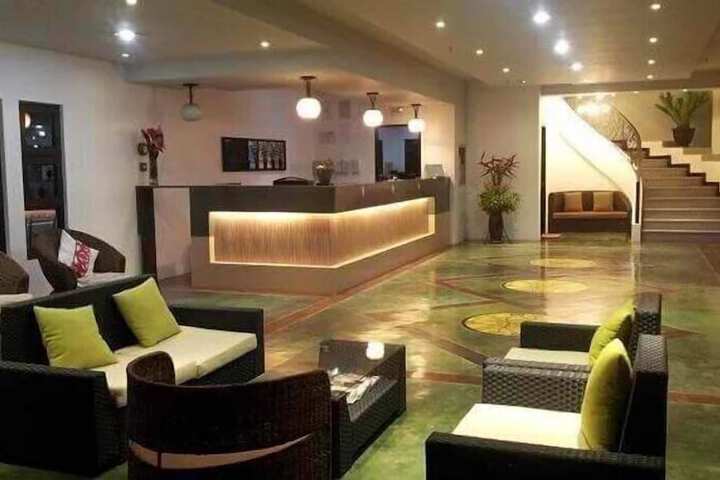 Lobby lounge