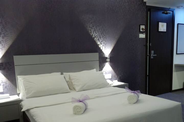 Room 6 of 14