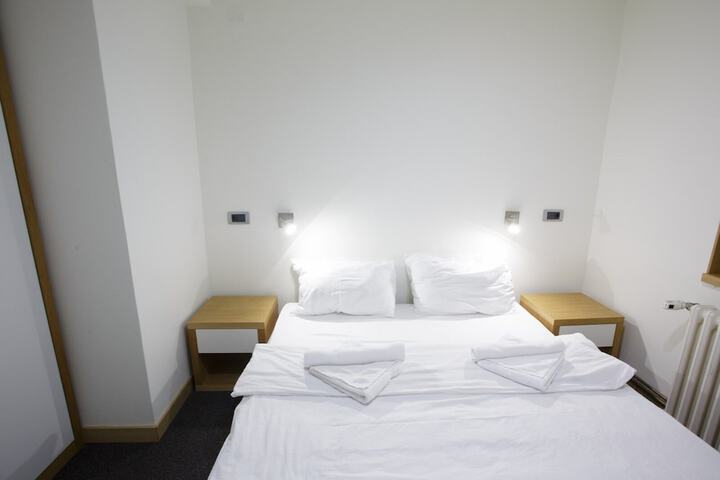 Room 4 of 62