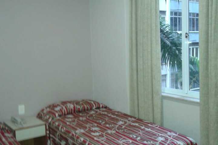 Room 8 of 34