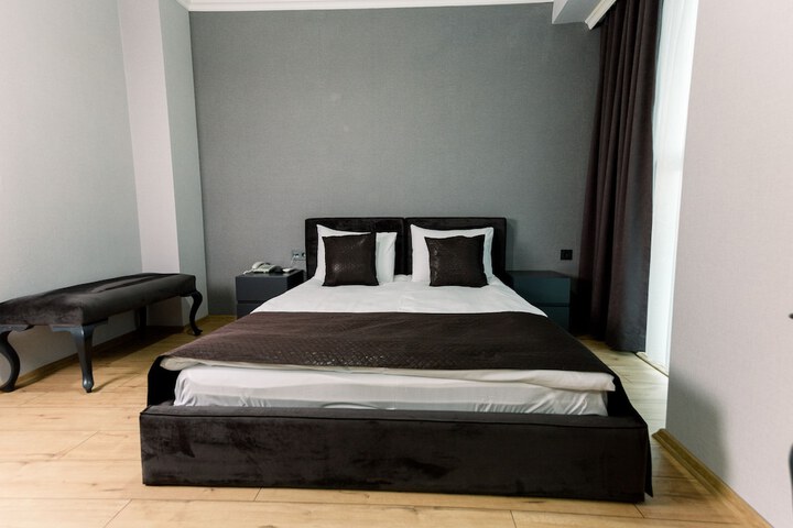 Room 5 of 7