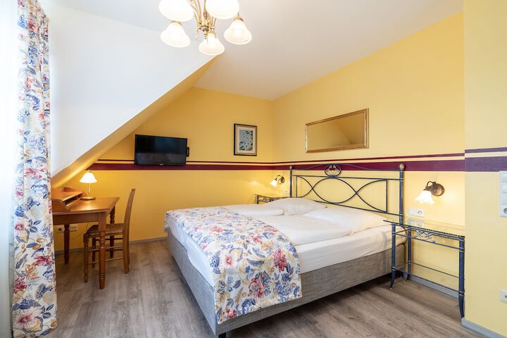 Room 7 of 48