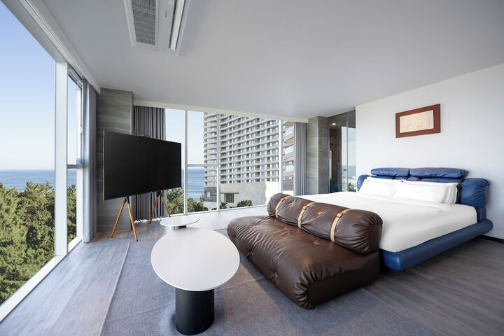 Room 37 of 89