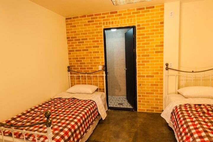 Room 17 of 151