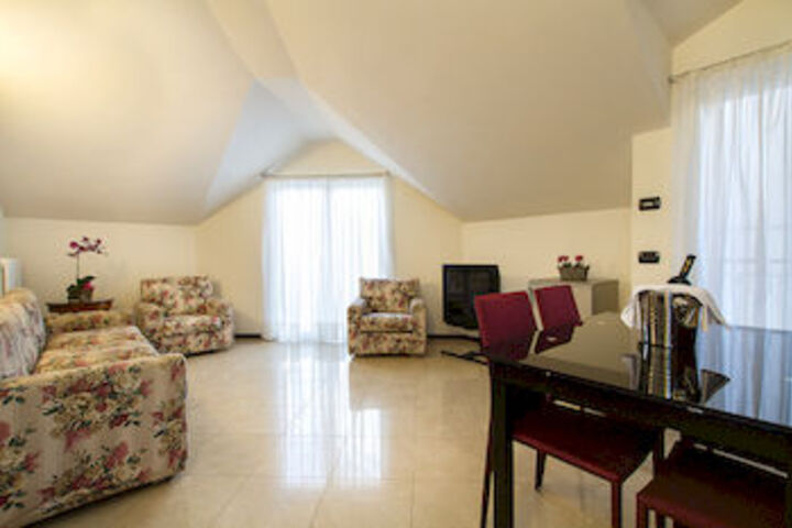 Room 113 of 450