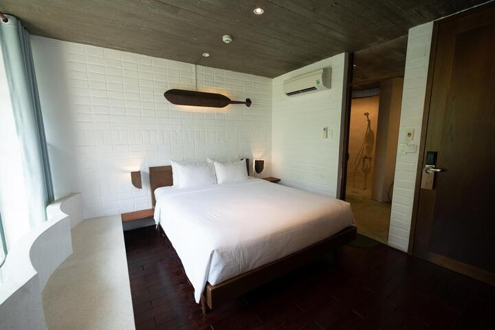Room 70 of 89