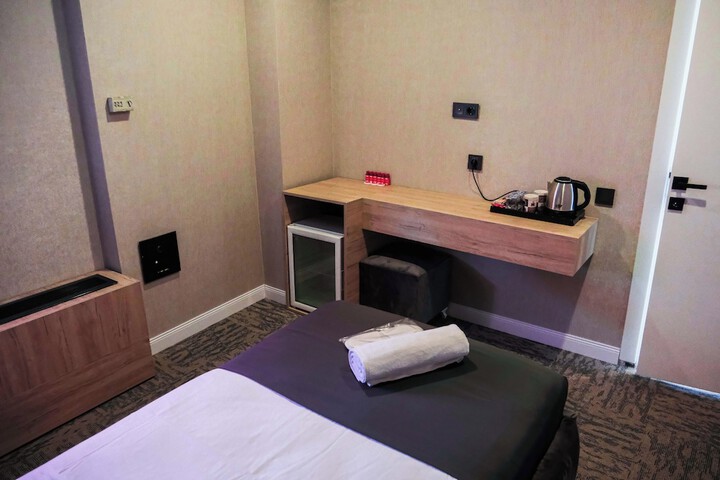 Room 10 of 21