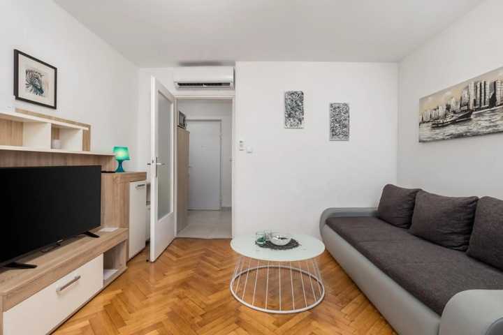 Room 5 of 17