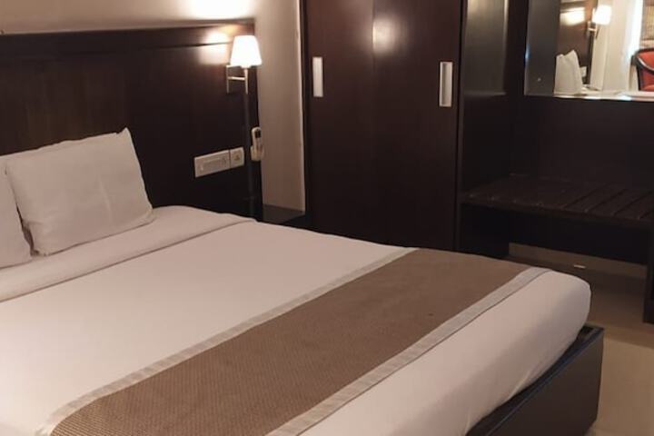 Room 11 of 34
