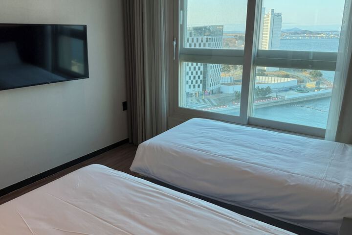 Room 15 of 46