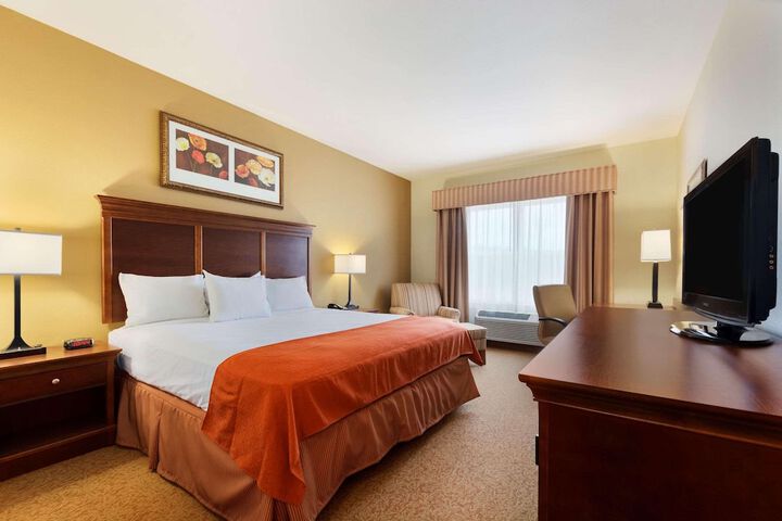 1 King Bed (7 of 7)