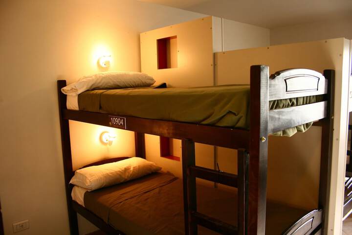 Room 7 of 32
