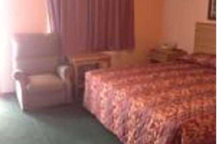 Image of EL RANCHO MOTEL