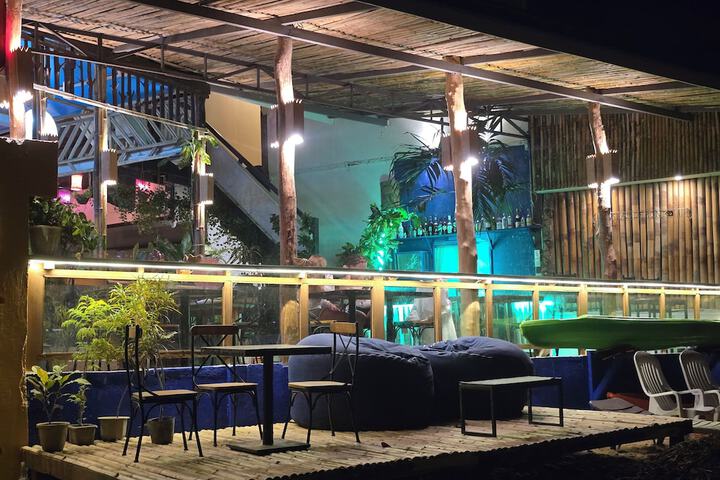 Lounge 120 of 171