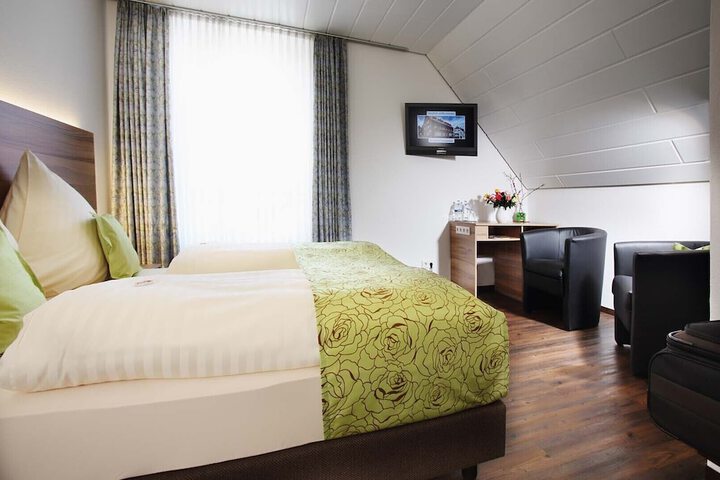 Room 4 of 17