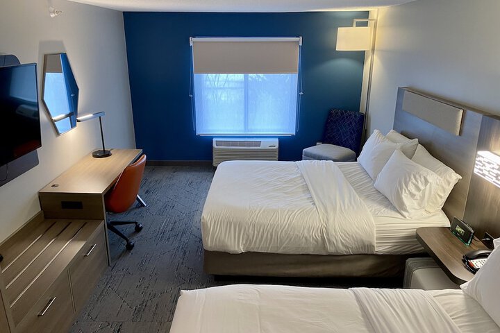 2 Queen Beds (14 of 15)