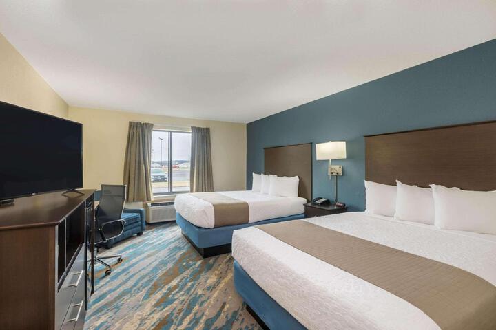 1 King Bed (5 of 8)