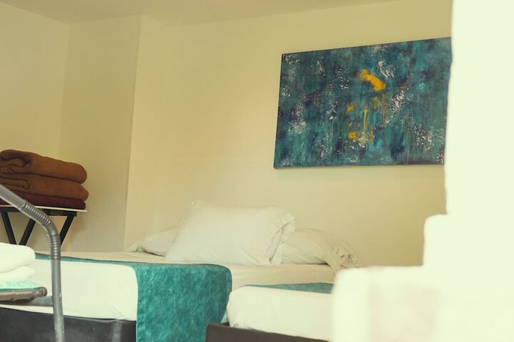 Room 42 of 123
