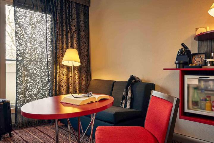 Room 13 of 90