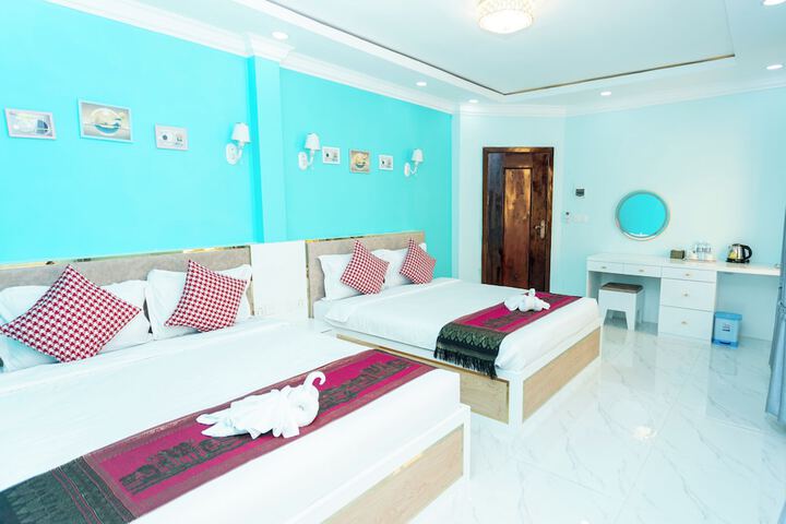 Room 8 of 48
