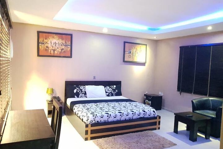 Room 10 of 27